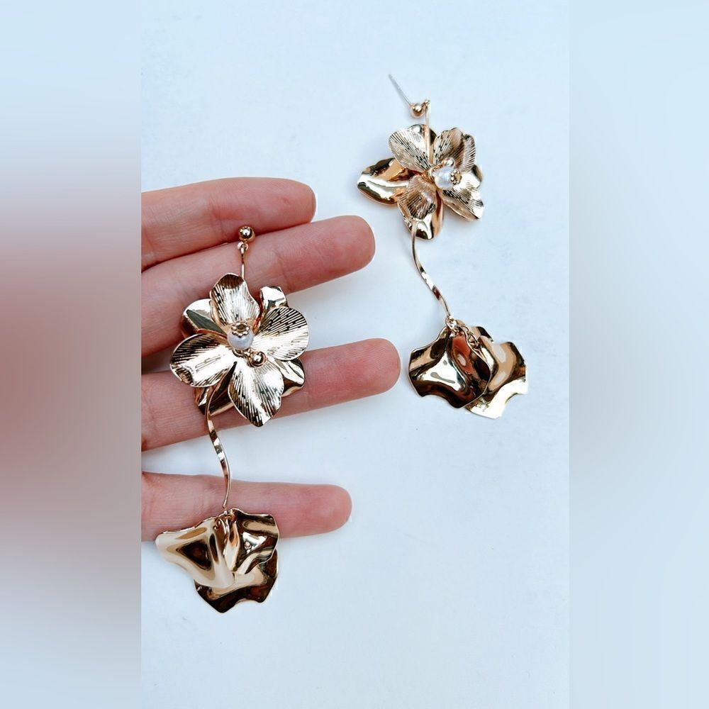 gold flower drop earrings H60